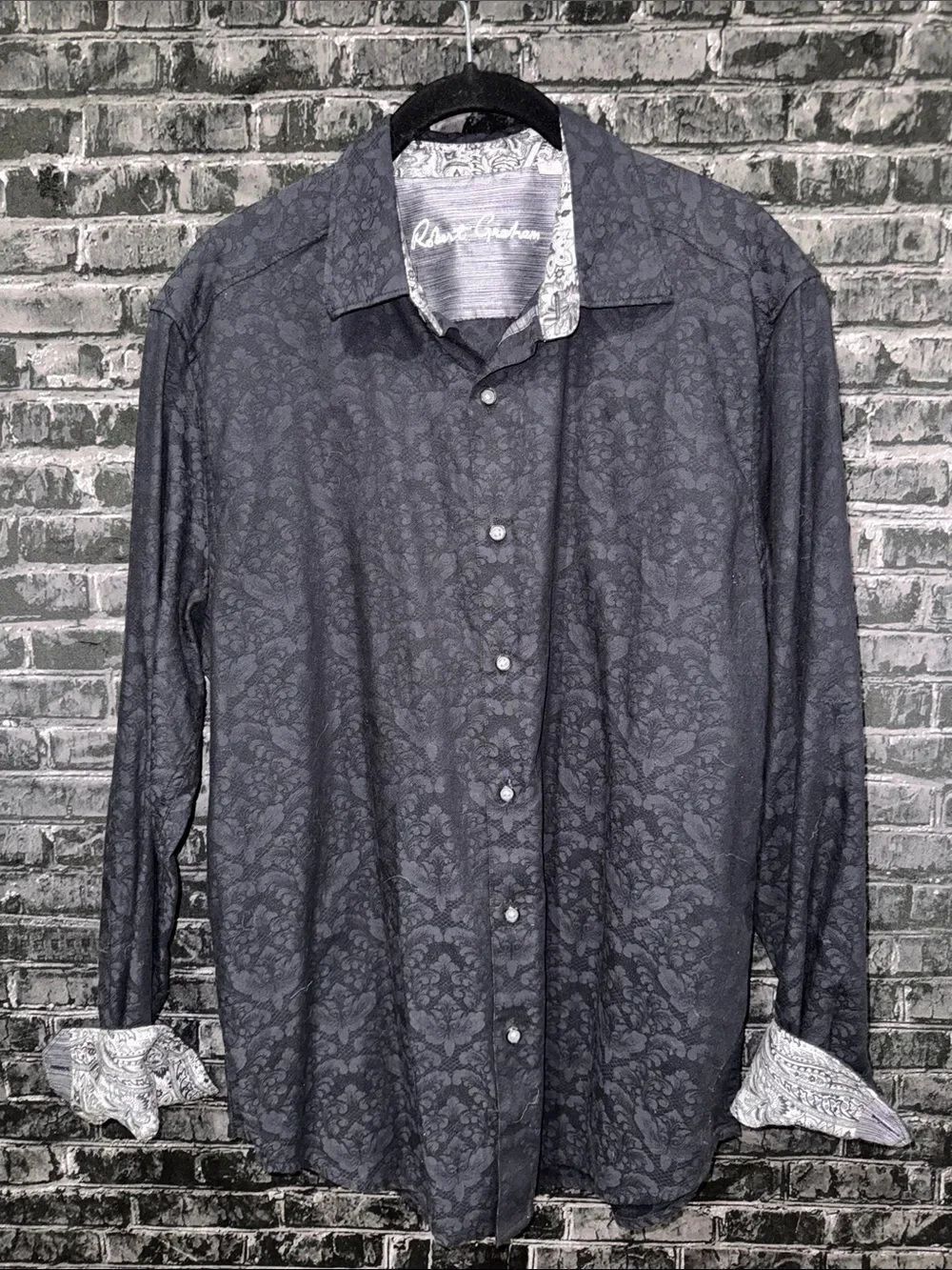 Robert Graham Men's Black / Black Pattern Button-Down Shirt with Paisley Trim M